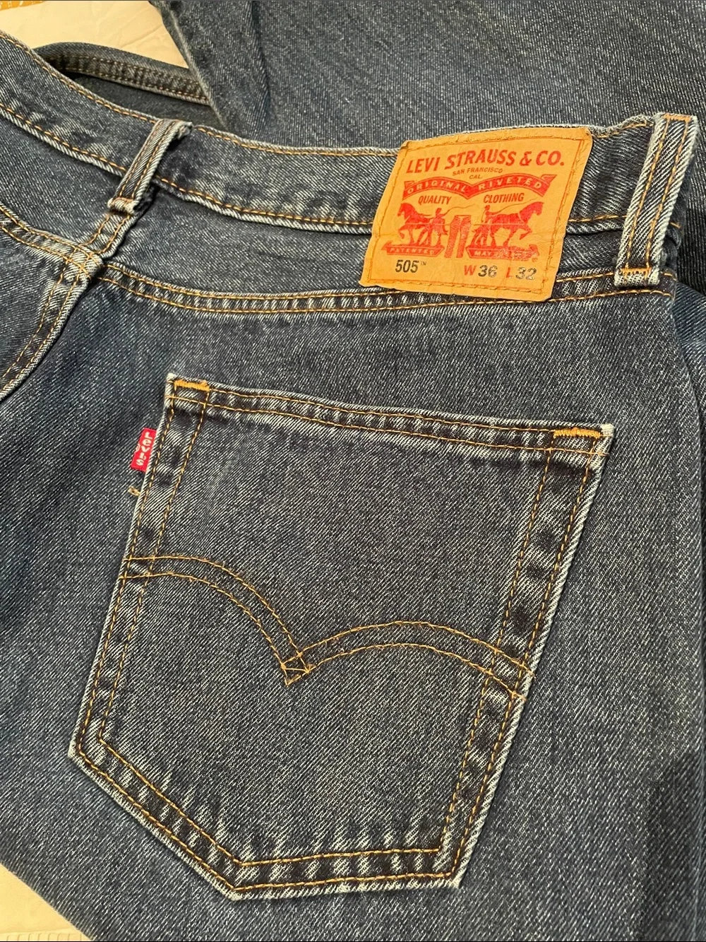 Levi’s 505 Men’s 5 pocket denim jeans in size 36 x 32 in perfect condition